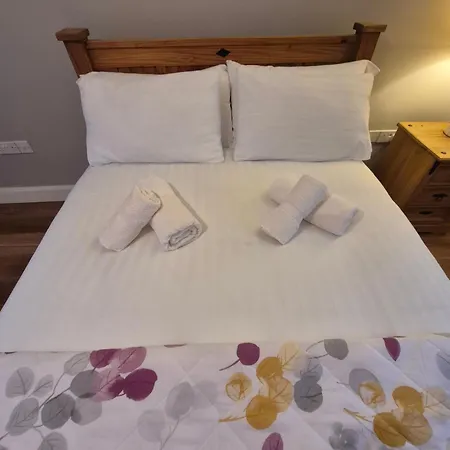 Stay-halfway Between And Tralee 4*